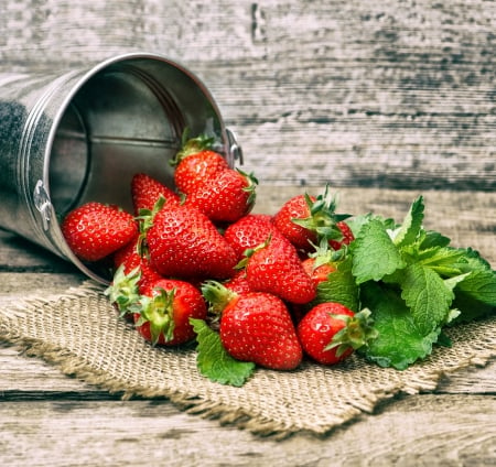 â™¥Strawberryâ™¥ - fresh, strawberry, beries, bucket