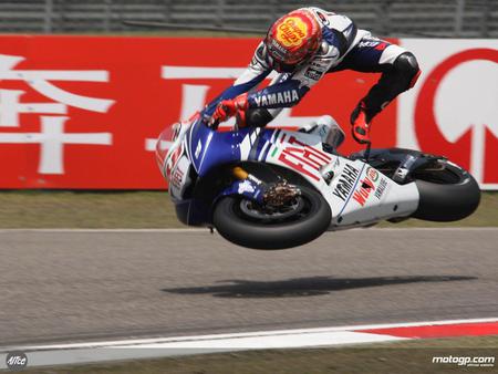 Lorenzo surfing - sports, lorenzo, motogp, auto racing, yamaha