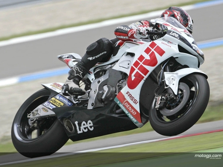 Checa-07-5 - sports, checa, honda, auto racing, motogp