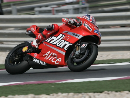 Stoner-07-1 - stoner, sports, motogp, ducati, auto racing