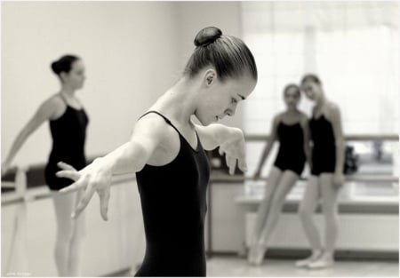 Workshop of dancers - black and white, photography, beautiful, dancers