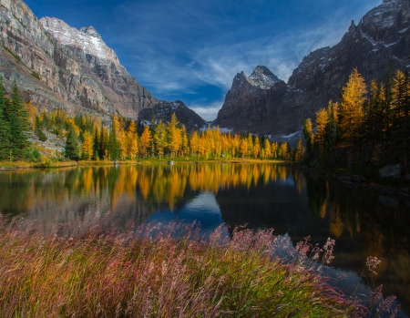 Lovely Mountain Lake - fall, lake, mountains, bc