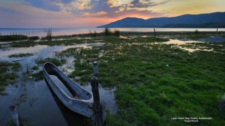 Boat on the Beach - nature, gautemala, lake, beach, water, south america, sunset