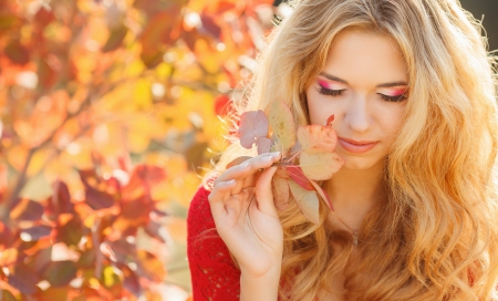 * Autumn memories * - beauty, autumn, girl, leaves, memories, dreamer