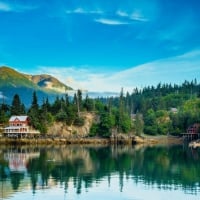 gorgeous lake homes