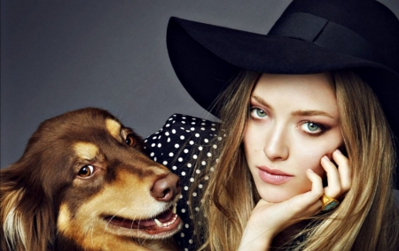 Amanda Seyfried - hat, black, woman, girl, dog, green eyes, Amanda Seyfried, actress