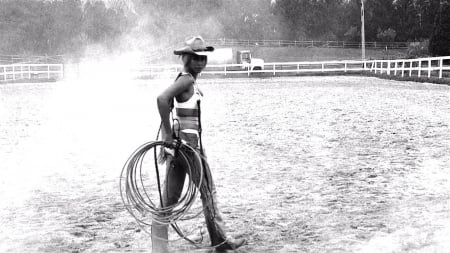 Cowgirl Beyonce - girls, famous, beyonce, women, style, fun, westerns, female, music, fashion, cowgirls, dust, ropes, hats, videos