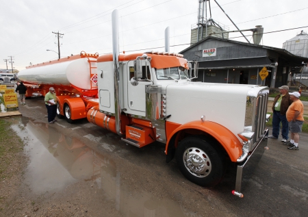 2012 Peterbilt And Polar Tanker - truck, peterbilt, big rig, semi