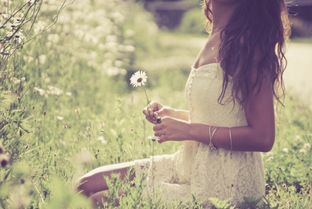 Simple Things ♥ - summer, woman, beautiful, photography, girl, daisy, field, softness