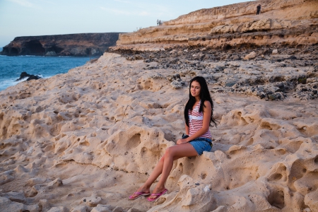 Beach Beauty - beauty, ocean, brunette, model, cliffs