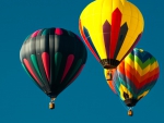 AIRBALLOON UP TO THE SKY