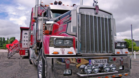 Up Close And Personal - truck, kw, big rig, semi