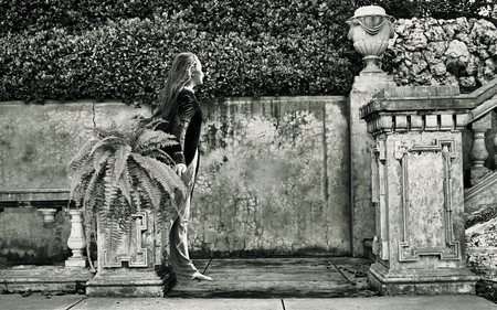 Wandering - woman, photomanipulation, toned, ruined, black and white, tone, old, ruin