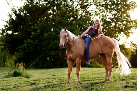 Blonde Cowgirl on horse - girls, women, style, fun, models, trees, female, cowgirl, cowgirls, boots, western, nature, horses, horse, blondes, ranch