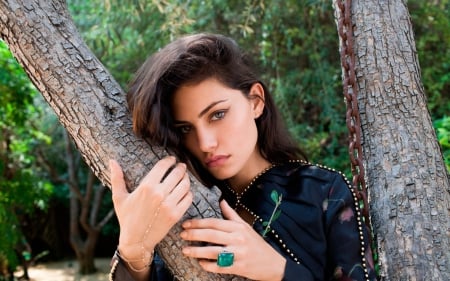 Phoebe Tonkin - phoebe tonkin, actress, tree, girl, woman, wood, green