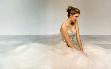 SWEET BRIDE - beach, summer, bride, sea, model