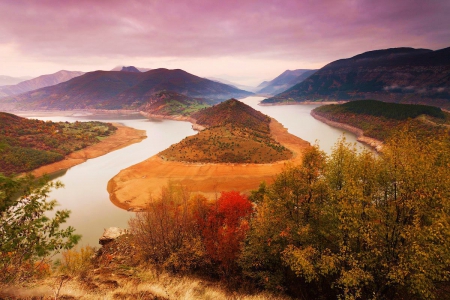 Horseshoe at Fall - autumn, trees, river, leaves, colors, mountains, mist