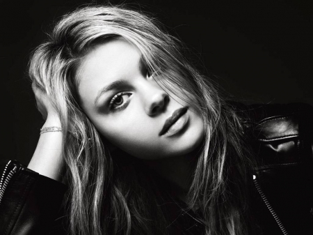 Nicola Peltz - Nicola Peltz, Nicola, beautiful, actress, Peltz, model, face, wallpaper, black white