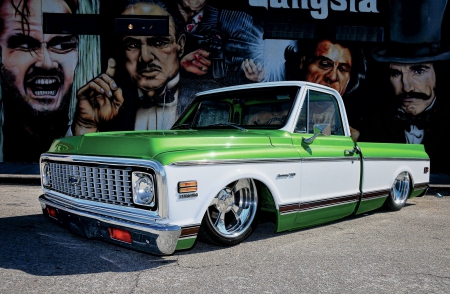 C/10 1972 - white, bowtie, truck, green