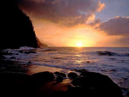 Sunset On The Pacific Coastline - beach, coastline, sun, pacific, skies, sunset, sunrise