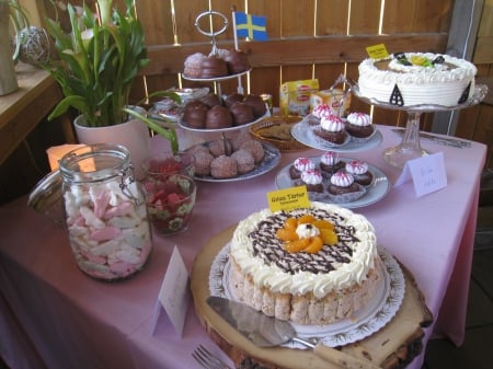 Party - table, flower, party, clothe, cakes, cup-cakes, plates, candy, flag