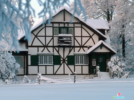 Beautiful House in Winter - winter, architecture, houses, beautiful houses