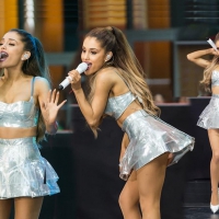 Ariana Grande - Performing