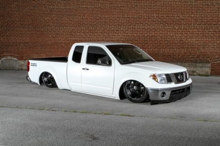 2005-Nissan-Frontier - white, 2005, black wheels, slammed