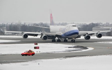 Boeing 747 - runway, 747, boeing, beautiful