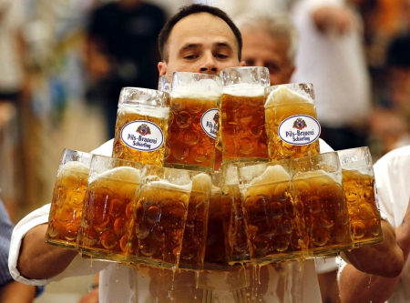 Beer for Everybody - photo, waiter, beer, mugs