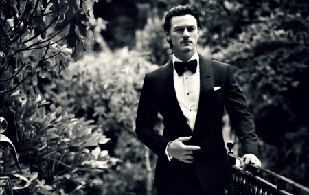 Luke Evans - costume, 2014, elegant, black, white, luke evans, man, actor, instyle man