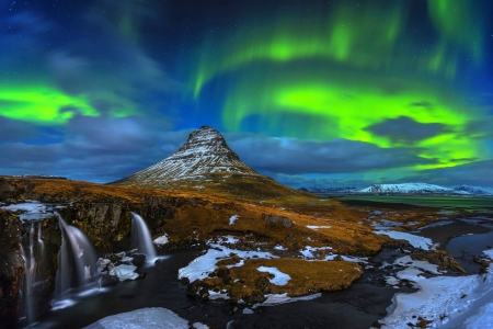 Magic Night - beautiful, snowy peaks, river, Iceland, ice, artic, waterfall, aurora borealis, starry night, mountains, sky