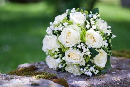 Bouquet of white roses - wedding day, white roses, bouquet, pearls