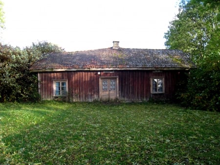 Old House - sweden, grass, garden, old, sky, door, abandon, house, trees, windows