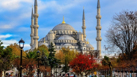 Hagia Sophia in Istanbul - buildlings, architecture, hagia sophia, istanbul, majestic buildings