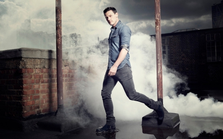 Luke Evans - actor, mist, Luke Evans, smoke, man