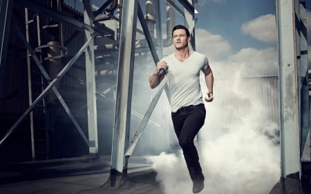 Luke Evans - actor, white, running, mist, Luke Evans, smoke, man