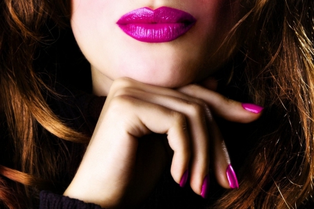 How to coach yourself - hot lipstick, hot colors, sensual lips, hot pink nails