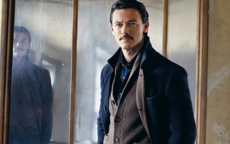 Luke Evans - luke evans, autumn, man, winter, actor