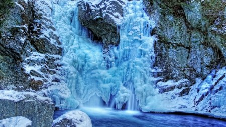 Frozen Waterfall - ice, lake, mountain, winter, waterfalls, waterfall, rocks, hd, nature, blue, river, scenery, frozen, landscapes