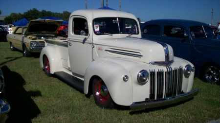 Classic Ford Truck - white, ford, classic, pickup