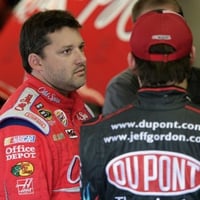 Tony Stewart talking to Jeff Gordon