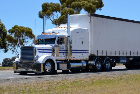 White Peterbilt - peterbilt, semi, truck, big rig