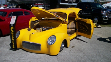 Swoopster - ford, yellow, classic, slammed