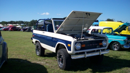 Bronco - white, ford, classic, blue