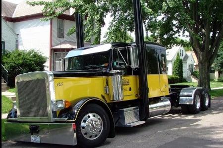 2004 Yellow & Black Pete - peterbilt, semi, truck, big rig