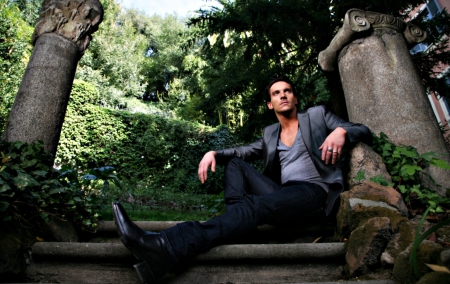 Jonathan Rhys Meyers - jonathan rhys meyers, stone, actor, man, green