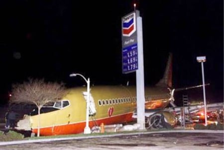 Southwest Airlines Flight 1455, Boeing 737-300 (N668SW) - Jet, Comic, Crash, Service Station