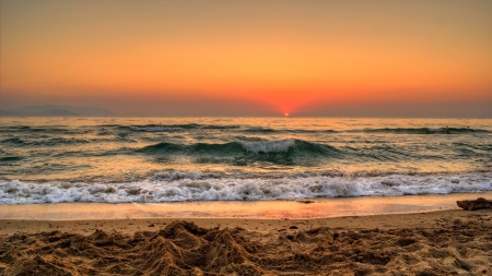 Sea - sunris, beach, ocean, wves, sky, clouds, splendor, ocean waves, sunset, sea, nature, waves