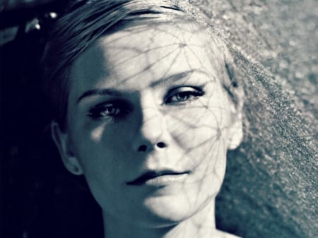 Kirsten Dunst - face, black, actress, blue, white, alb, kirsten dunst, woman, negru, femeie